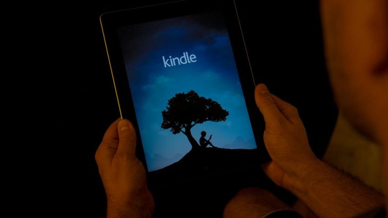 Kindle Oasis lehtëson leximin në errësirë (Foto)