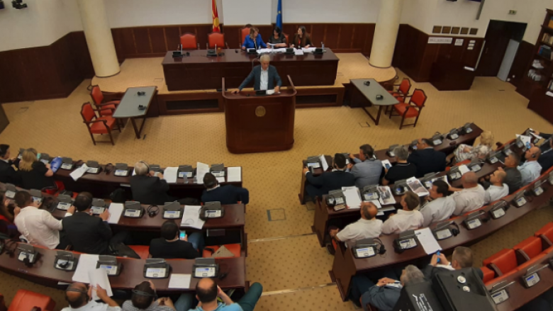 Dita e tretë e debatit për propozim-buxhetin, përplasje në mes pushtetit dhe opozitës në Maqedoni