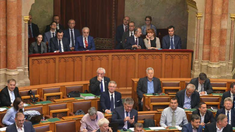 Hungaria ratifikoi protokollin për anëtarësimin e Maqedonisë së Veriut në NATO