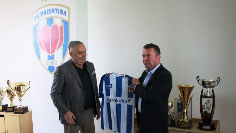 Legjenda e futbollit gjerman, Lothar Matthaus viziton klubin e Prishtinës
