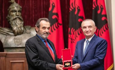 Meta dekoron Moikom Zeqon me titullin, ‘Kalorës i Urdhrit të Skënderbeut’