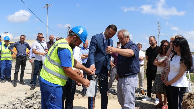 Në Fushë Kosovë inaugurohet sistemi i ujit të pijshëm