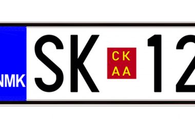 Stiker “NMK” në vend të targave të reja, lehtësohet xhepi i qytetarëve