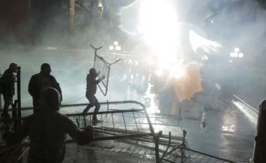 Protestë e dhunshme në Tiranë