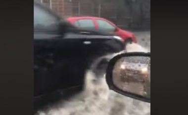 Shi i rrëmbyeshëm, kaos në rrugët e Sarajevës – pamje që tregojnë se si “lundrojnë” veturat (Video)