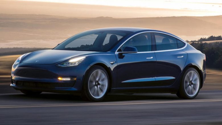 Tesla largon versionin më të mirë të Model 3 (Foto)