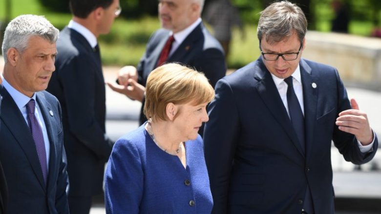 Merkel: Kosova e Serbia të ndjekin guximin politik të Zaevit e Tsiprasit për t’i zgjidhur problemet mes vete