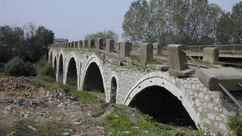 Nis revitalizimi i dy urave në Gjakovë