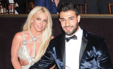 Lë pas problemet psikike, Britney Spears shijon pushimet me të dashurin në Miami