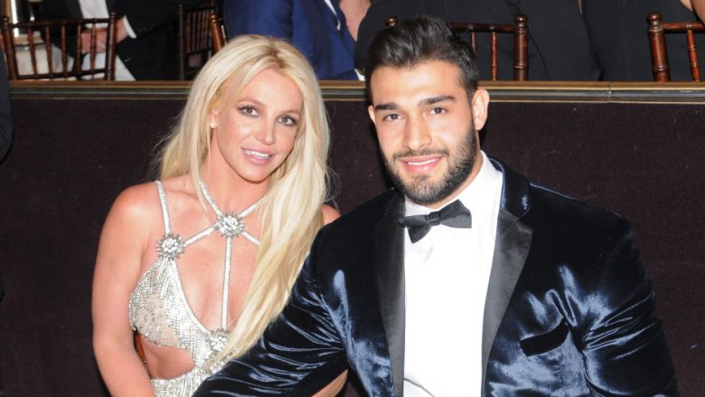 Lë pas problemet psikike, Britney Spears shijon pushimet me të dashurin në Miami