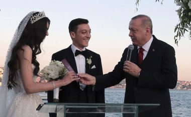 Recep Tayyip Erdogan u kujdes për kurorëzimin e Mesut Ozil me Amine Gulse në dasmën e tyre