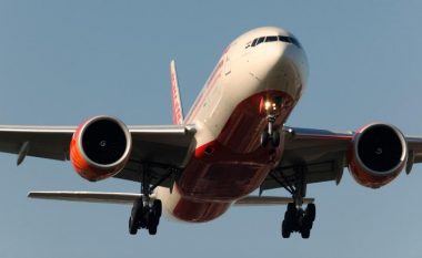 Kërcënim me bombë, aeroplani i pasagjerëve shoqërohet nga aeroplanët luftarakë për të aterruar në Londër