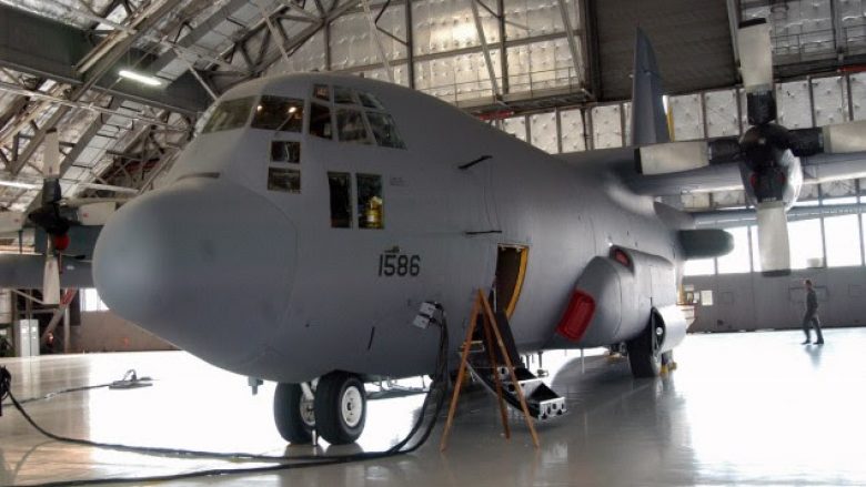 Aeroplani amerikan, që ishte pjesë e operacioneve në Kosovë, dërgohet në Poloni