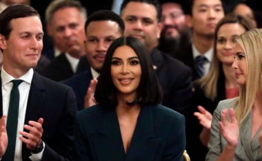 Kim Kardashian mban fjalim në Shtëpinë e Bardhë, flet për reformat në drejtësi