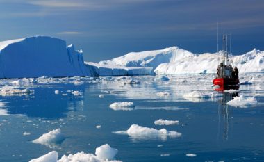 Grenlanda humb dy miliardë ton akull