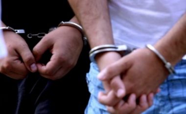 Dy të arrestuar në Suharekë për posedim të substancave narkotike