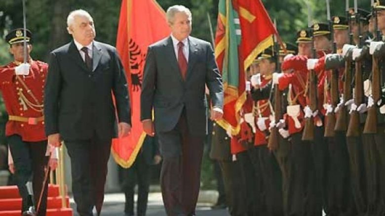 Dymbëdhjetë vjet nga vizita e presidentit Bush në Shqipëri
