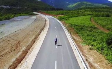 Përfundojnë 14 km të rrugës Deçan-Plavë, pjesa tjetër përfundon më 2020