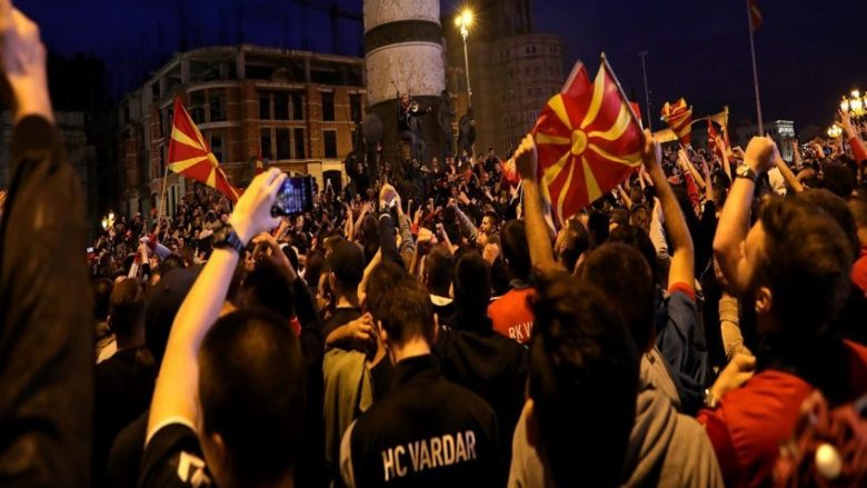 Fyerjet e tifozëve sfidojnë institucionet në Maqedoni (Video)