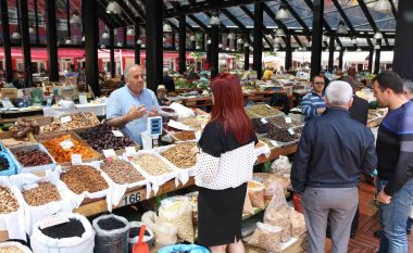 Rritet inflacioni në Shqipëri, ushqimet shtrenjtohen me 10 për qind