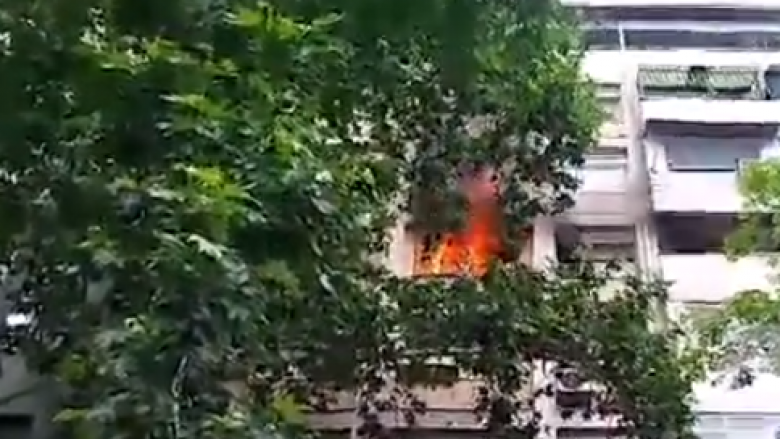 Digjet një banesë në Kisella Vodë, ka njerëz të ngujuar në ndërtesë (Video)