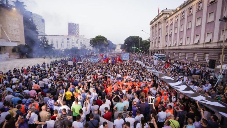 Basha-Ramës: Shqipëria nuk do digjet dhe opozita nuk trembet