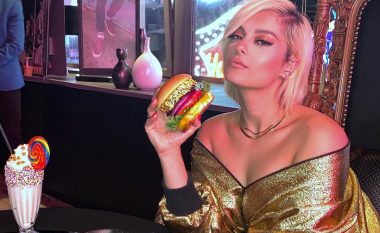 Bebe Rexha ushqehet me hamburgerin më të shtrenjtë, të gatuar me arë