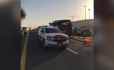 Autobusi përplaset me një shenjë rrugore, 17 të vdekur në Dubai