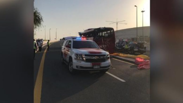 Autobusi përplaset me një shenjë rrugore, 17 të vdekur në Dubai