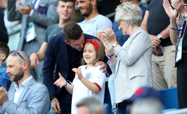 U kritikua ashpër disa herë, por David Beckham puth sërish në buzë vajzën e tij shtatë vjeçare