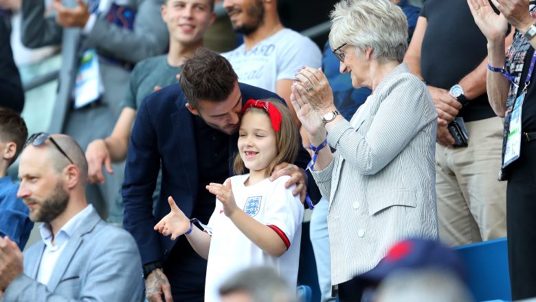 U kritikua ashpër disa herë, por David Beckham puth sërish në buzë vajzën e tij shtatë vjeçare