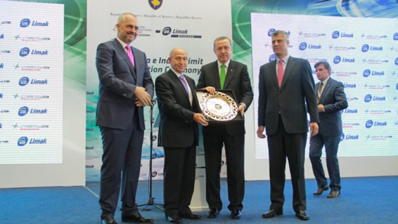 Shefi i Limakut që udhëheq Aeroportin e Prishtinës, president i Federatës së Futbollit të Turqisë