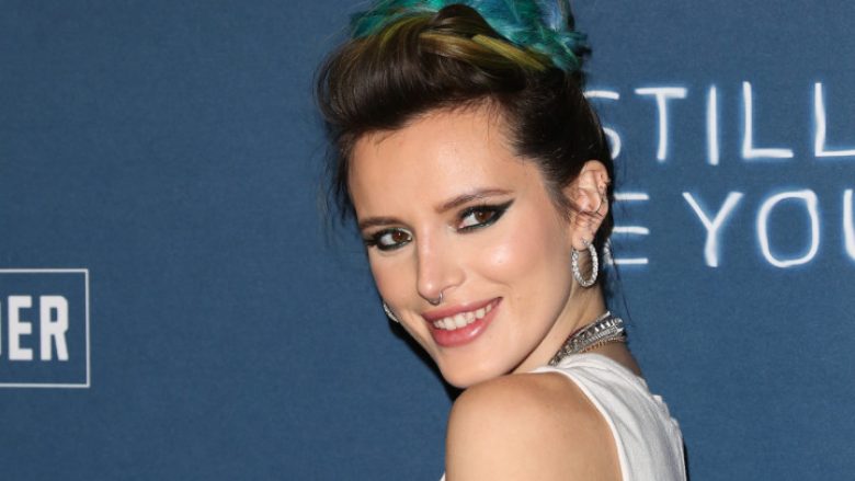 Hakeri e shantazoi me fotot e saja “topless”, Bella Thorne i publikon vetë në rrjetet sociale