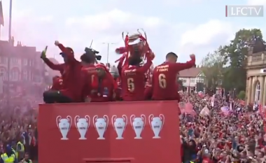 Festa e Liverpoolit në rrugët e Anglisë pas triumfit në Ligën e Kampionëve