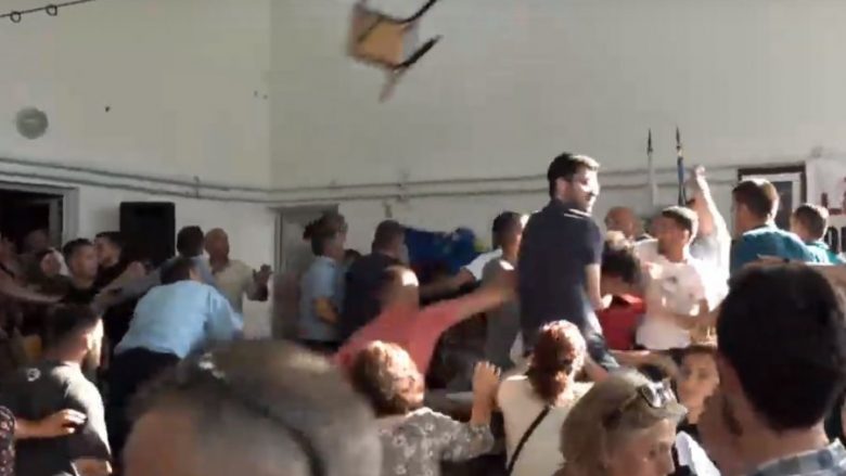 Shpërthen dhuna edhe në Kuvendin zgjedhor të LDK-së në Mat (Video)