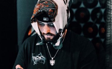 Gashi kërkon ndihmën e fansave rreth ripërpunimit të këngës "Roses"