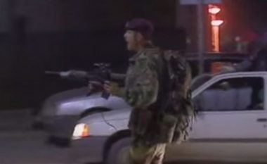 Korrik 1999: Momenti kur ushtarët britanikë vrasin dy ushtarë të UÇK-së në Prishtinë (Video)