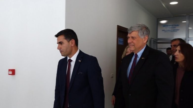 Inaugurohet rinovimi i zyrës së prokurimit në Vushtrri
