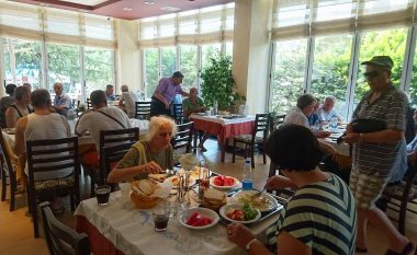 SBASHK-u nuk e prish traditën, edhe këtë vit dërgon 400 mësues për pushime në Shqipëri