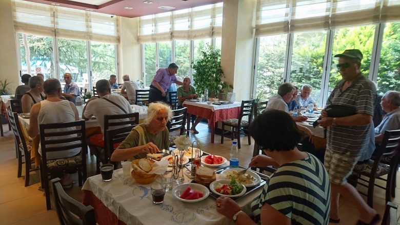 SBASHK-u nuk e prish traditën, edhe këtë vit dërgon 400 mësues për pushime në Shqipëri
