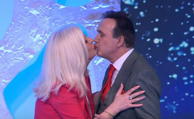 Mihrija dhe Naimi puthen ‘live’ në emision