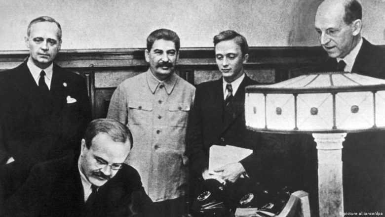 Zbardhet marrëveshja e Stalinit me Hitlerin