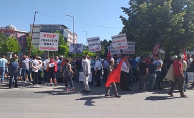 Në protestë në Tetovë u kërkua nga Kuvendi të legalizohet publikimi i “bombave”