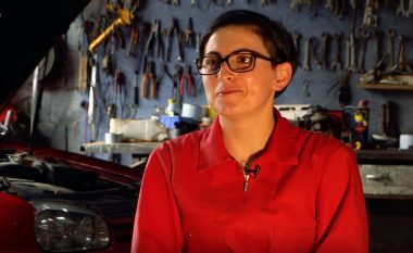 Dorentina Qerimi, femra e parë si mjeshtre e veturave (Video)
