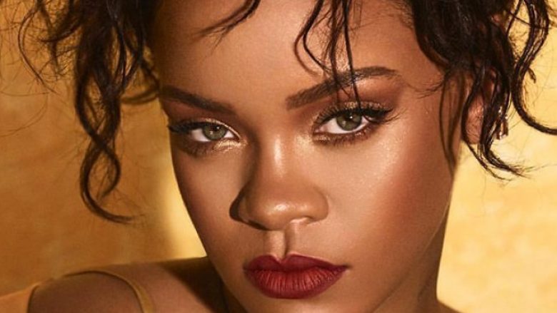Rihanna shkëlqen në një ndejë në New York