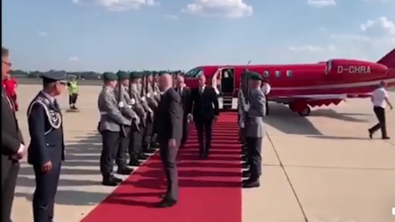 Ramush Haradinaj pritet me ceremoni ushtarake në Gjermani (Video)