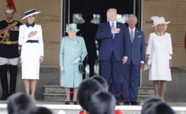 Mbretëresha pret Trump para Pallatit Buckingham