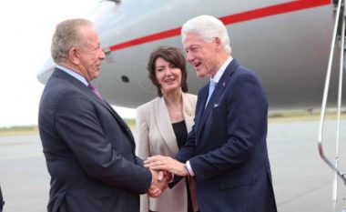 Pacolli fton qytetarët: Të nderojmë Presidentin Clinton dhe Sekretaren Albright