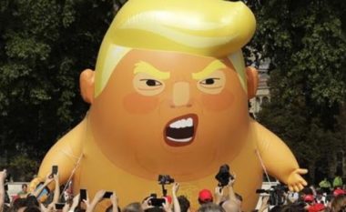 Trump në Londër do të pritet serish me protesta dhe tullumbacen “Baby Trump”