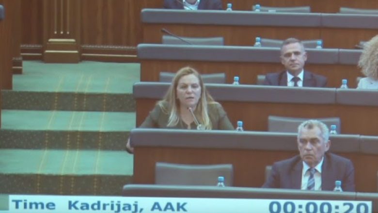 Deputetja e AAK-së për opozitën: Iu ka mbet veç të bëhen prokuror dhe gjykatës